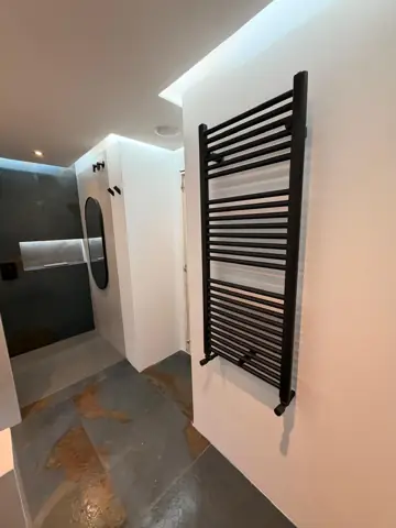 Baño de diseño con luz LED — acabado, foto 7