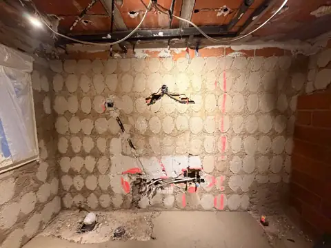 Baño de diseño con luz LED — proceso de obra, foto 1
