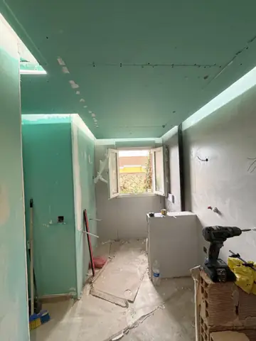 Baño de diseño con luz LED — proceso de obra, foto 7