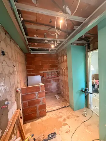 Baño de diseño con luz LED — proceso de obra, foto 8