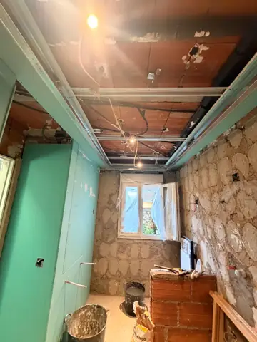 Baño de diseño con luz LED — proceso de obra, foto 9
