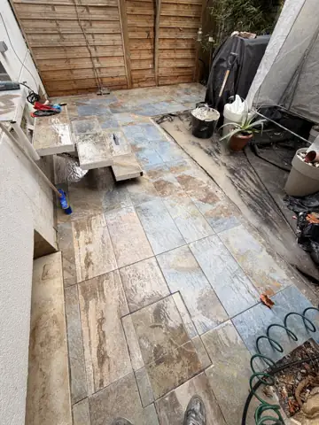 Terraza con porcelánico efecto piedra — acabado, foto 4